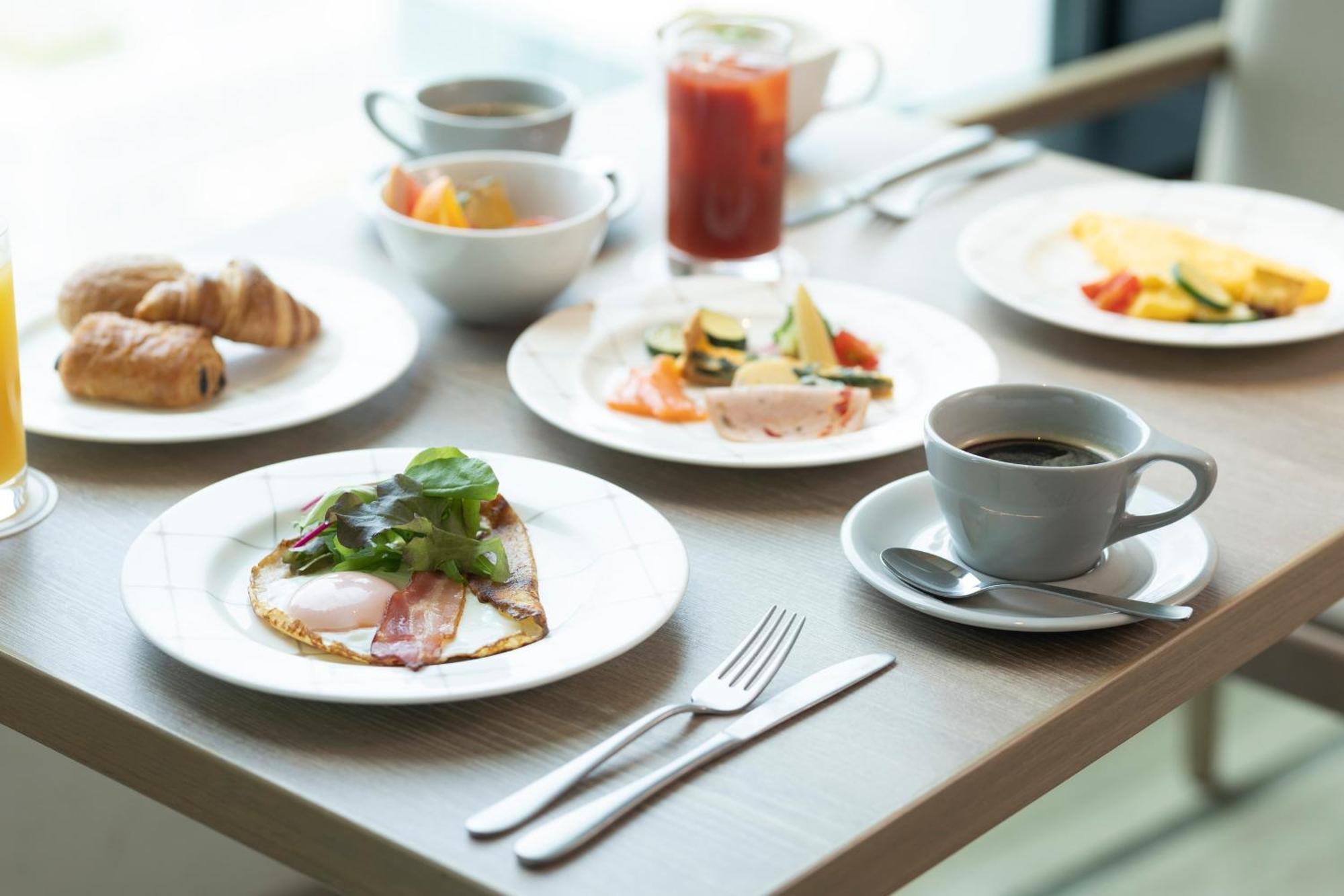 The Royal Park Hotel Iconic Osaka Midosuji Ngoại thất bức ảnh A breakfast at the airport