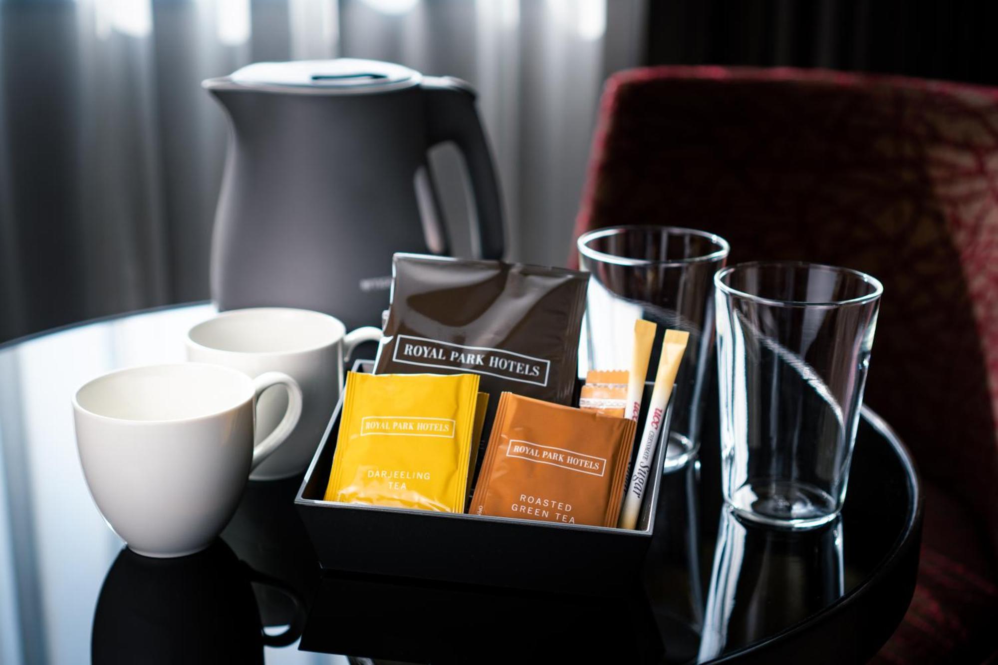 The Royal Park Hotel Iconic Osaka Midosuji Phòng bức ảnh A tea tray