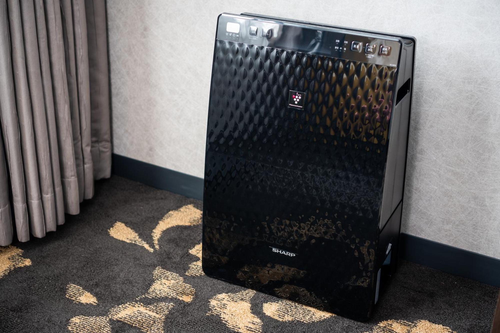 The Royal Park Hotel Iconic Osaka Midosuji Phòng bức ảnh A portable air purifier