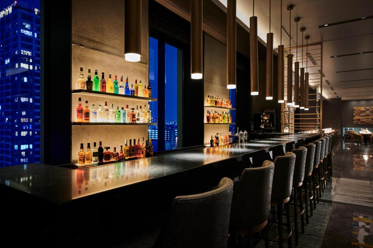 The Royal Park Hotel Iconic Osaka Midosuji Ngoại thất bức ảnh The bar at the 360° Lounge